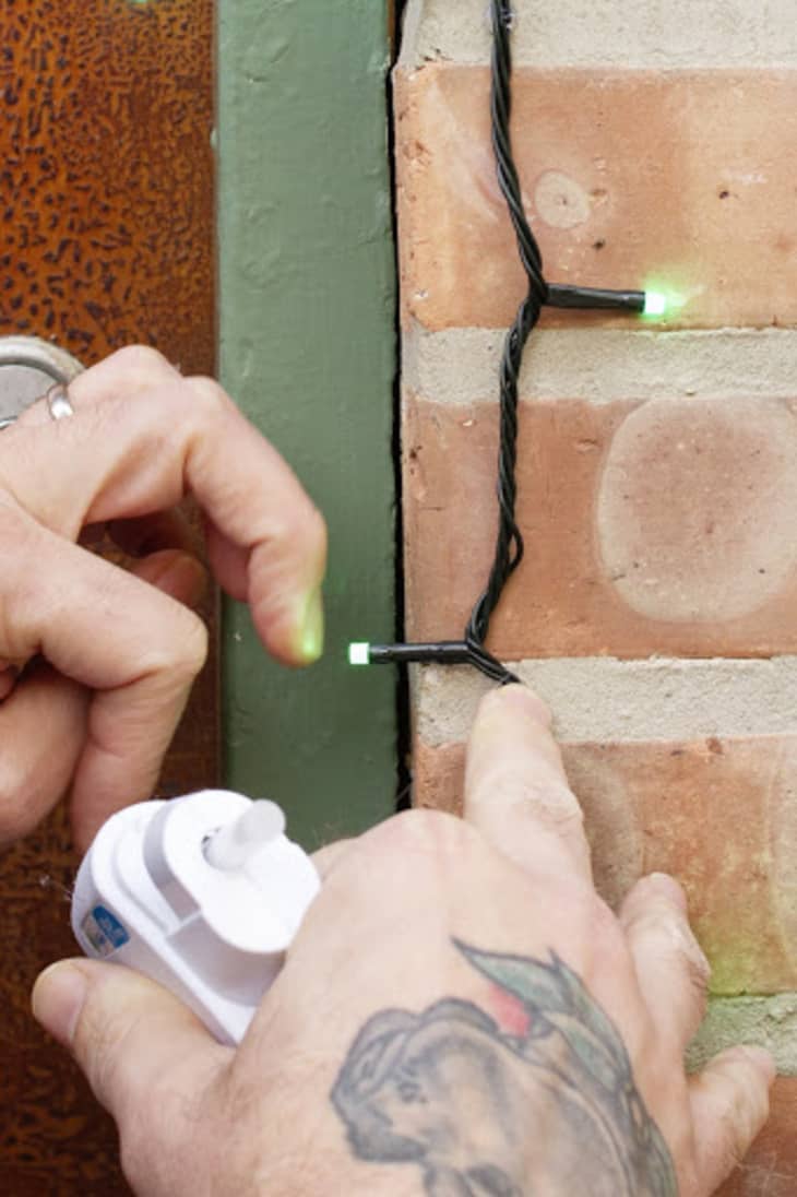 How to Hang Holiday Lights on Your Home's Exterior Apartment Therapy